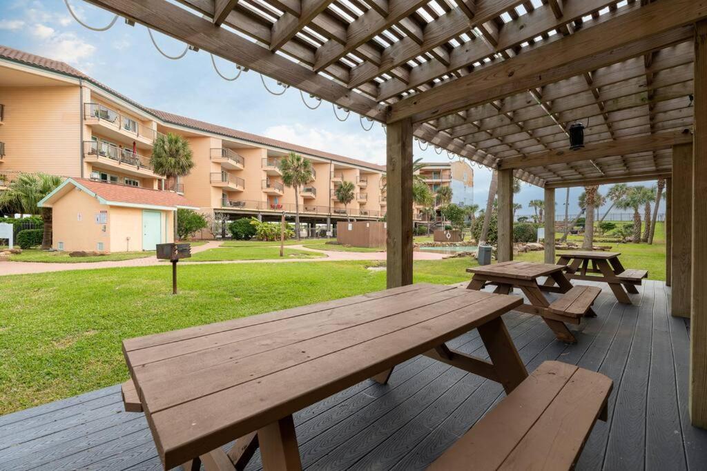 Baca Beach Escape I - 3 Pools - Pet Friendly Galveston Exterior photo